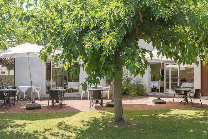 Hotel Platanes - Kb Hotel Group Etauliers Dış mekan fotoğraf