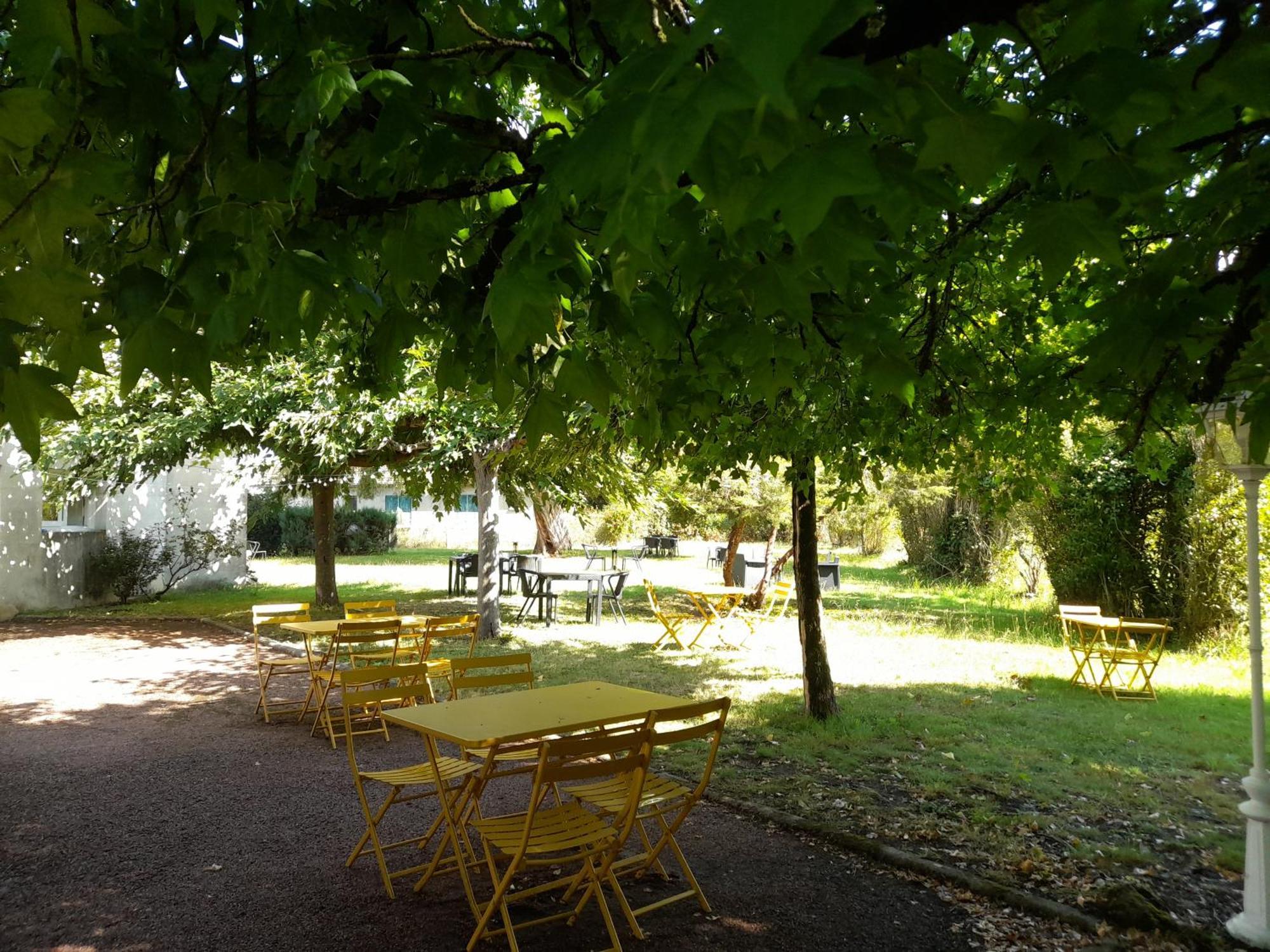 Hotel Platanes - Kb Hotel Group Etauliers Dış mekan fotoğraf