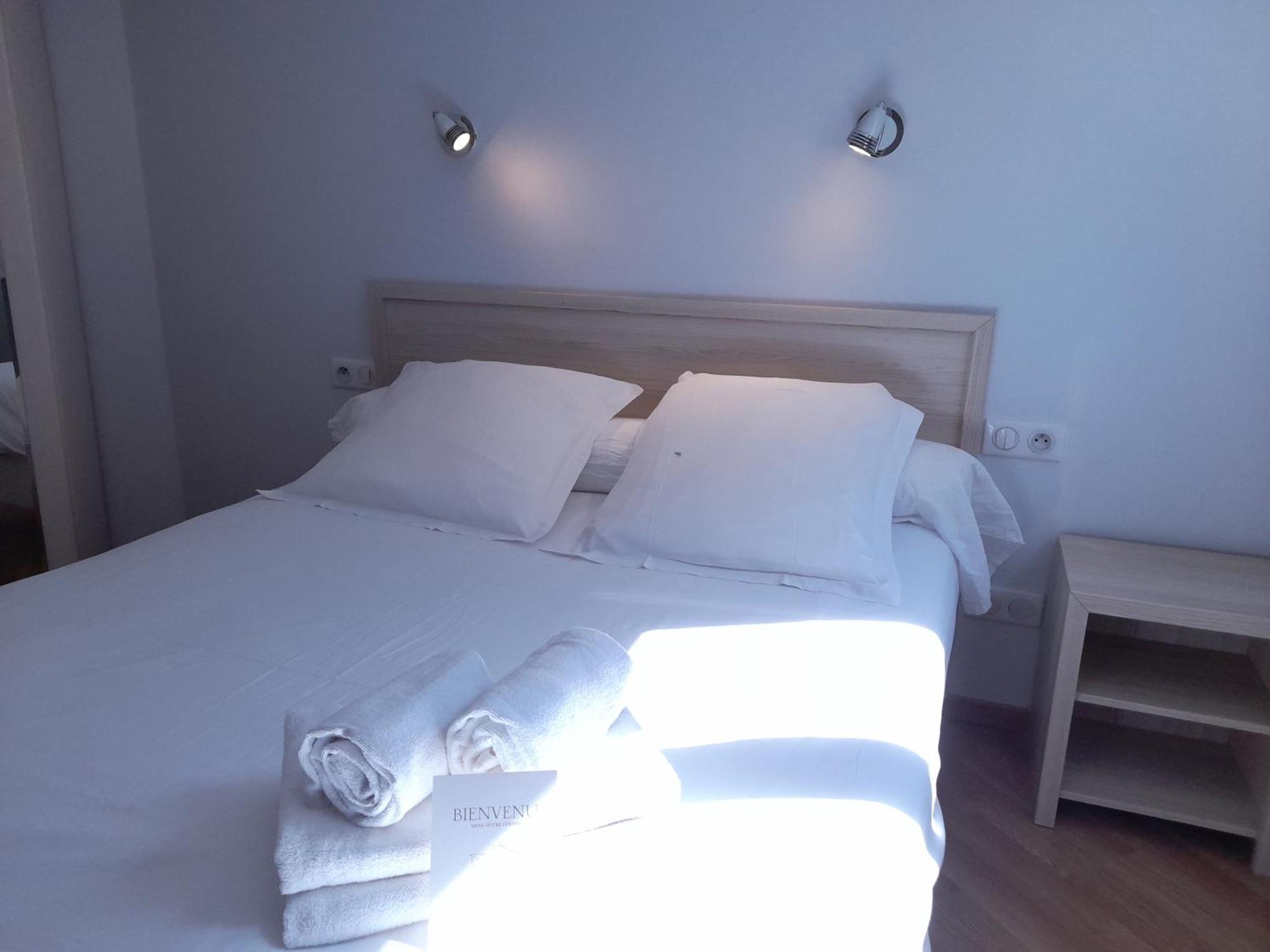 Hotel Platanes - Kb Hotel Group Etauliers Dış mekan fotoğraf