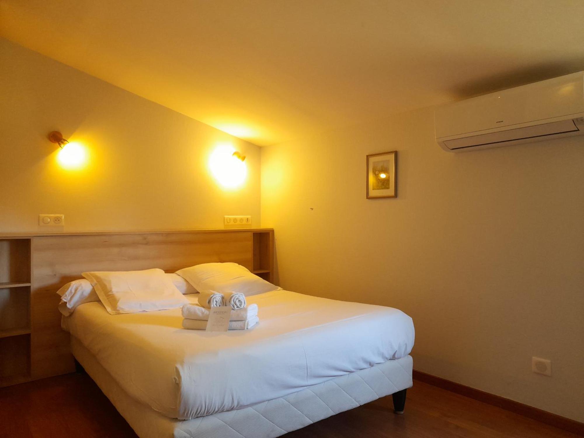 Hotel Platanes - Kb Hotel Group Etauliers Dış mekan fotoğraf