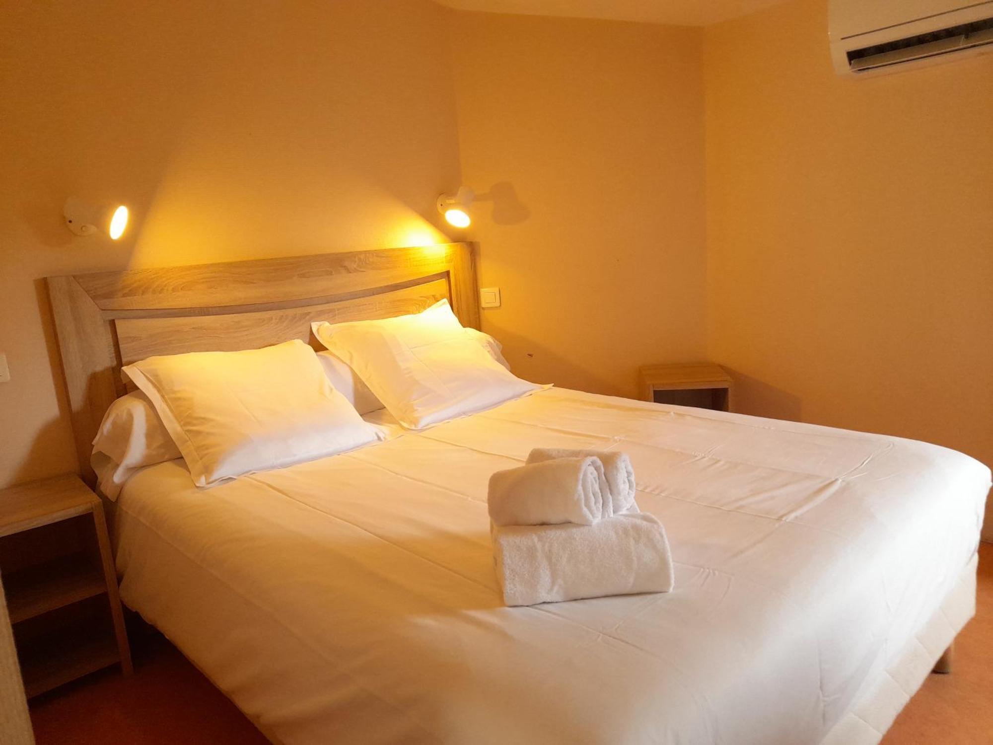 Hotel Platanes - Kb Hotel Group Etauliers Dış mekan fotoğraf