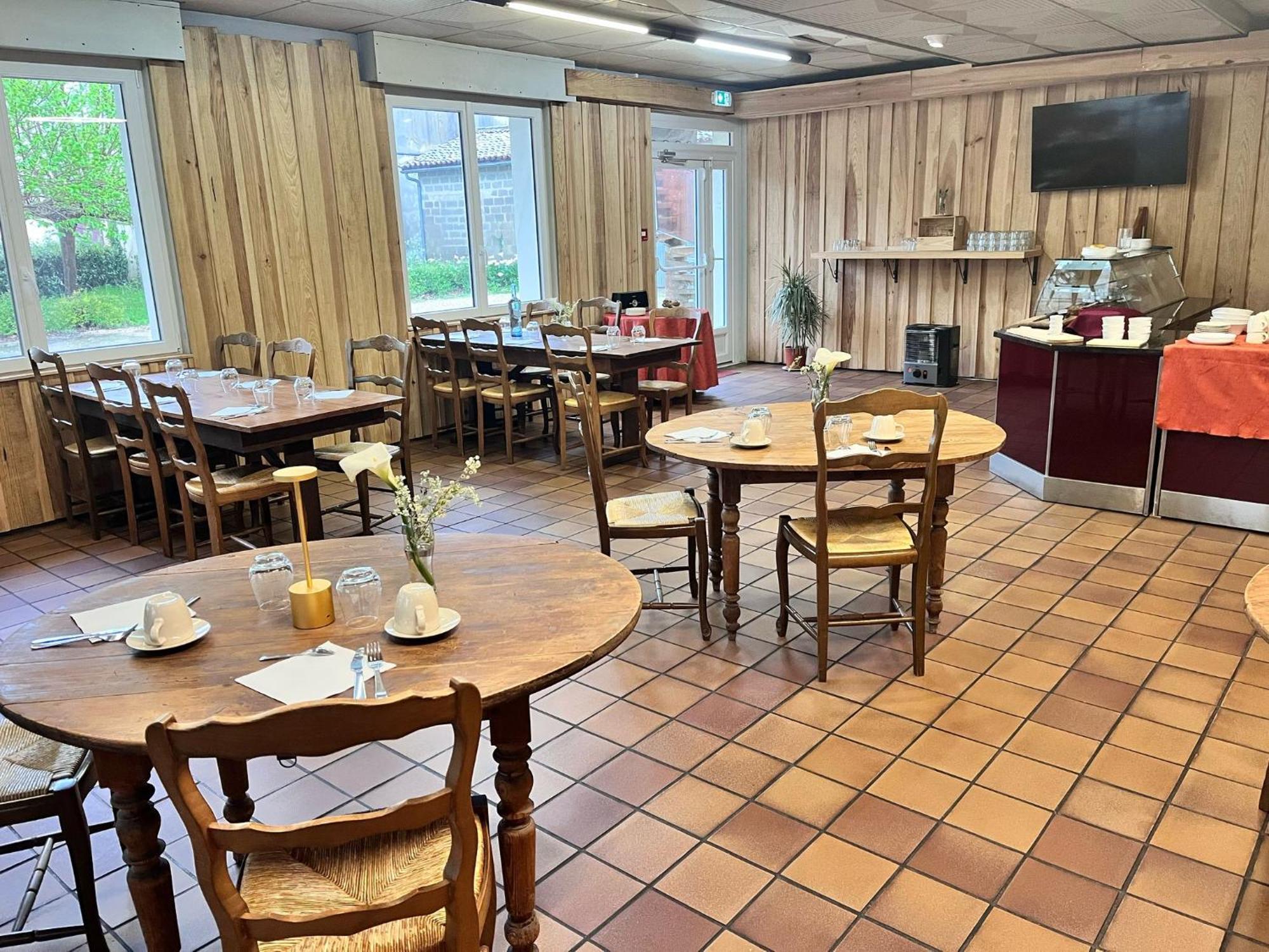 Hotel Platanes - Kb Hotel Group Etauliers Dış mekan fotoğraf